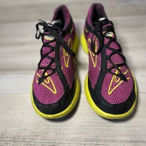 Brooks Sz 10 purple and lime green Defyance